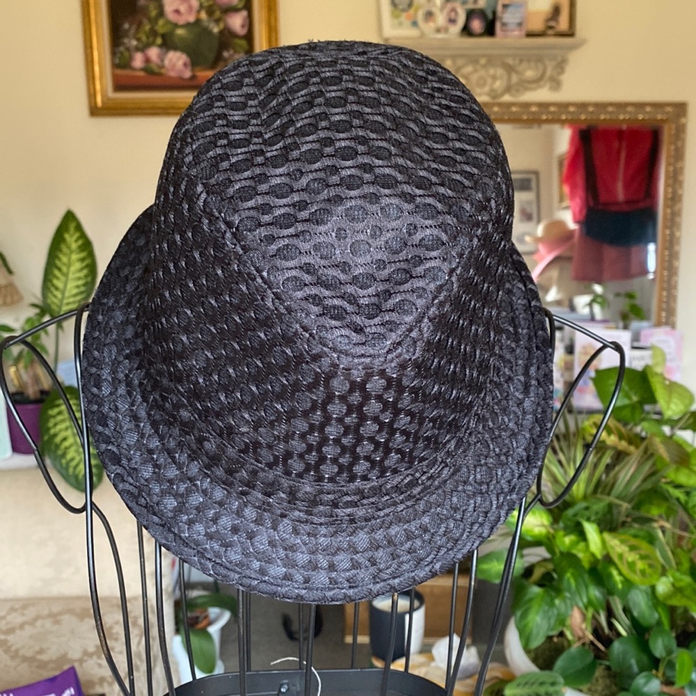 Black size small hat